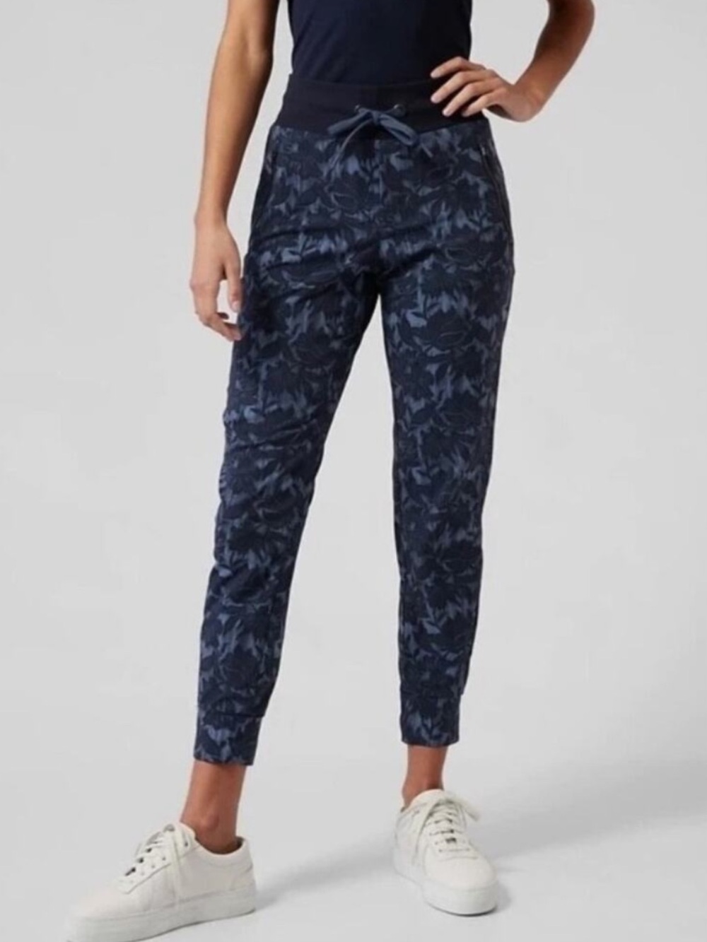 {Athleta} "Trekkie North Jogger" Blue Black Floral Active Ripstop Pants WAP96